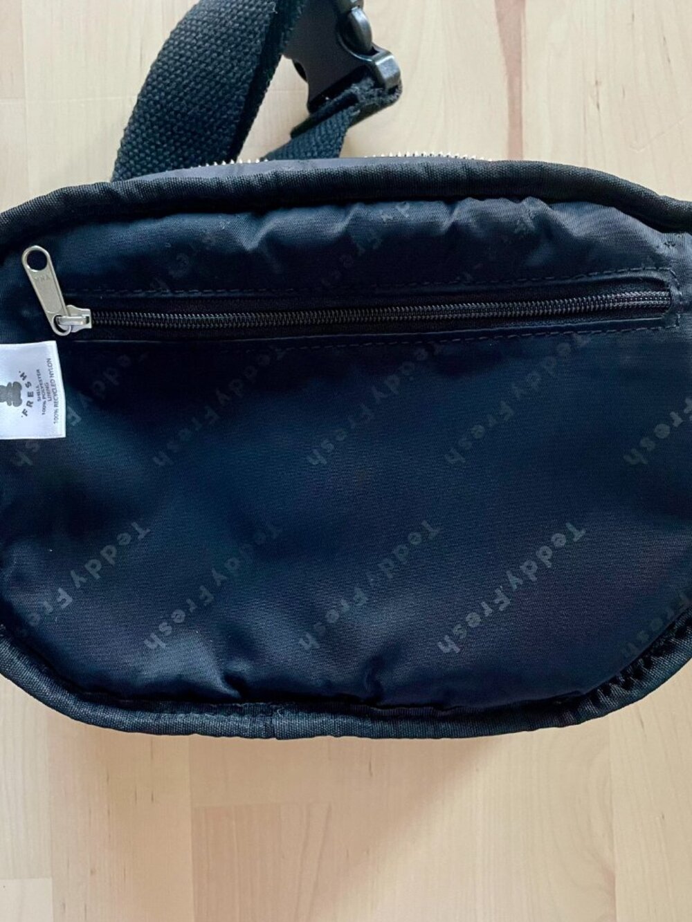 Teddy Fresh Unisex Black & Green Sherpa Fleece Fanny Pack One Size Adjustable - Picture 4 of 9